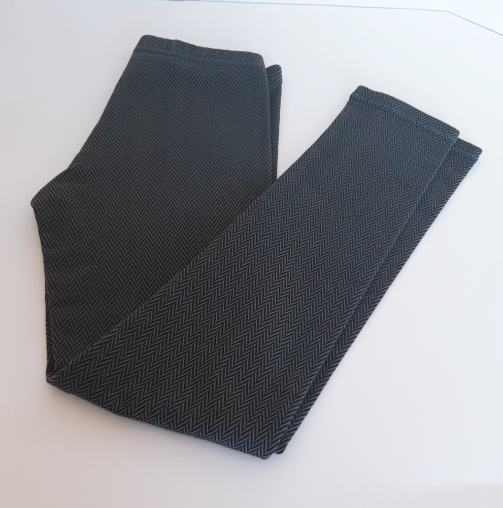 2 leggings to girls.